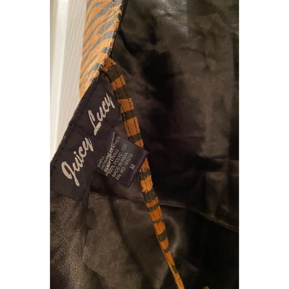 Woman’s Juicy Lucy tiger striped top size medium - Picture 3 of 3